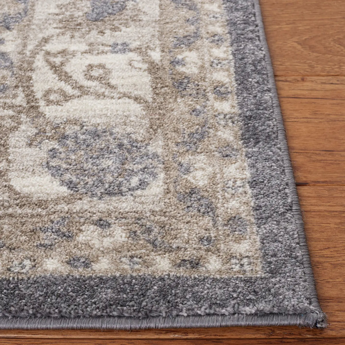 Safavieh Sofia 4'-0" x 5'-7" Rug in Dark Grey / Beige