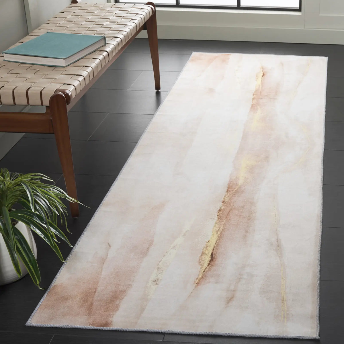 Safavieh Malibu 2'-6" x 8'-0" Rug in Beige / Gold