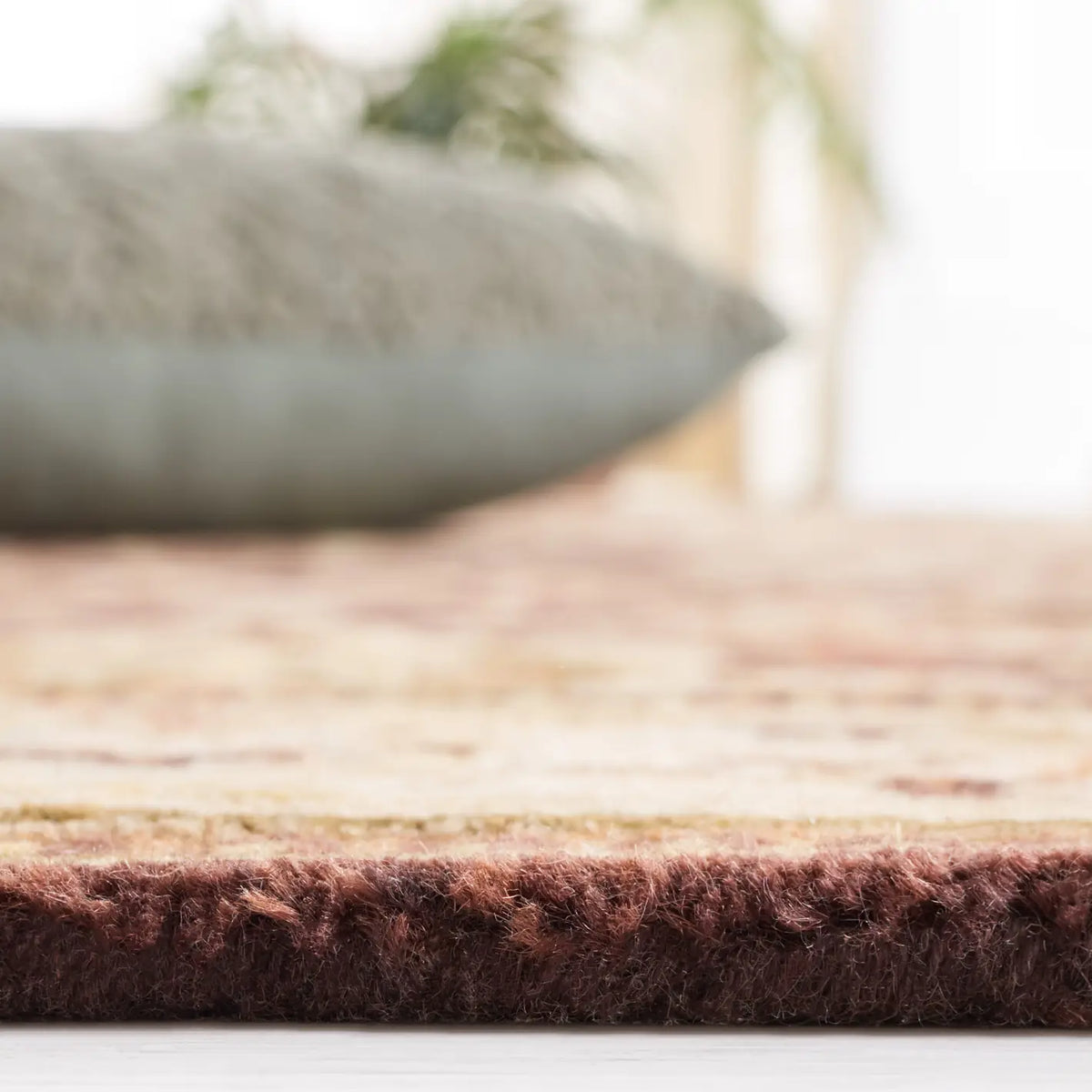 Safavieh Persian Legend 4'-0" x 6'-0" Rug in Brown / Beige