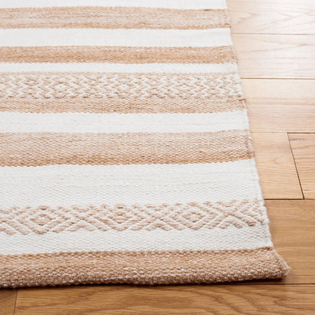 Safavieh Striped Kilim 4'-0" x 6'-0" Rug in Beige / Ivory
