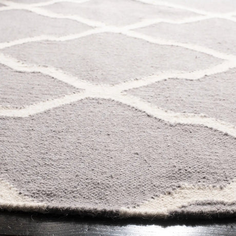Safavieh Dhurries 6'-0" x 6'-0" Rug in Dark Grey / Ivory