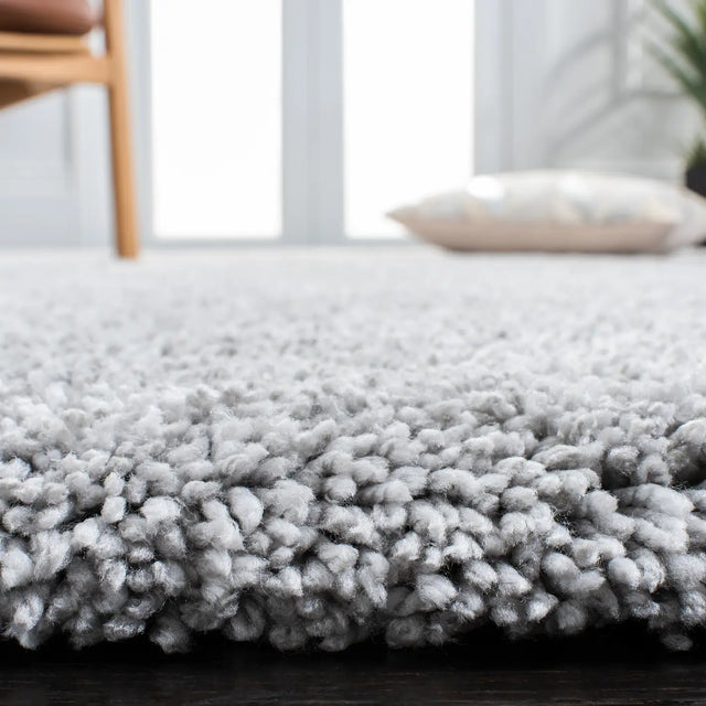 Safavieh Ultimate Shag 4'-0" x 6'-0" Rug in Silver / Silver