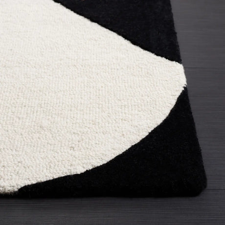 Safavieh Rodeo Drive 4'-0" x 6'-0" Rug in Rust / Black