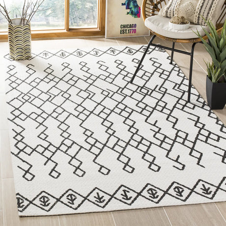Safavieh Cedar Brook 5'-0" x 8'-0" Rug in Ivory / Black