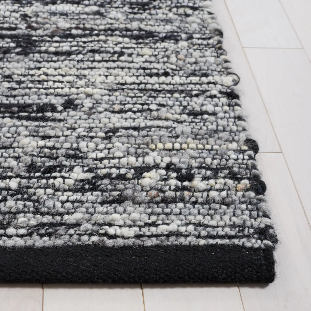 Safavieh Natura 4'-0" x 6'-0" Rug in Black
