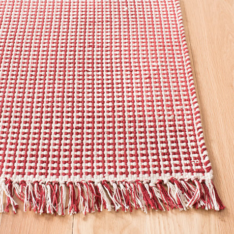 Safavieh Montauk 5'-0" x 8'-0" Rug in Ivory / Red