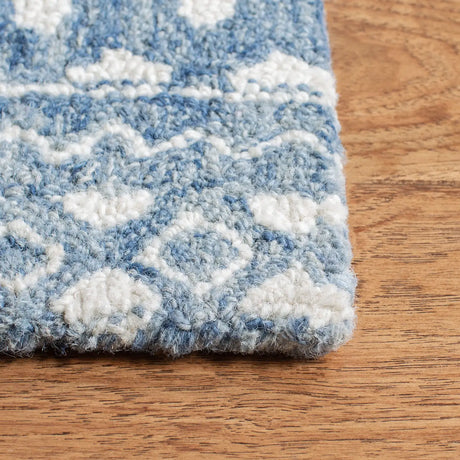 Safavieh Micro-Loop 4'-0" x 6'-0" Rug in Blue / Ivory