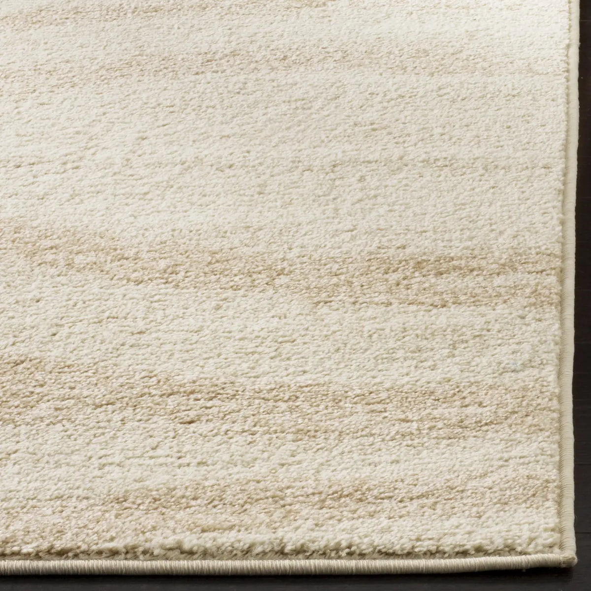 Safavieh Adirondack 4'-0" x 6'-0" Rug in Cream / Champagne