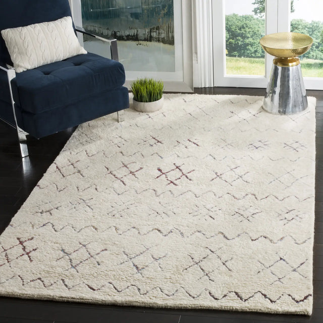 Safavieh Casablanca 4'-0" x 6'-0" Rug in Ivory / Multi