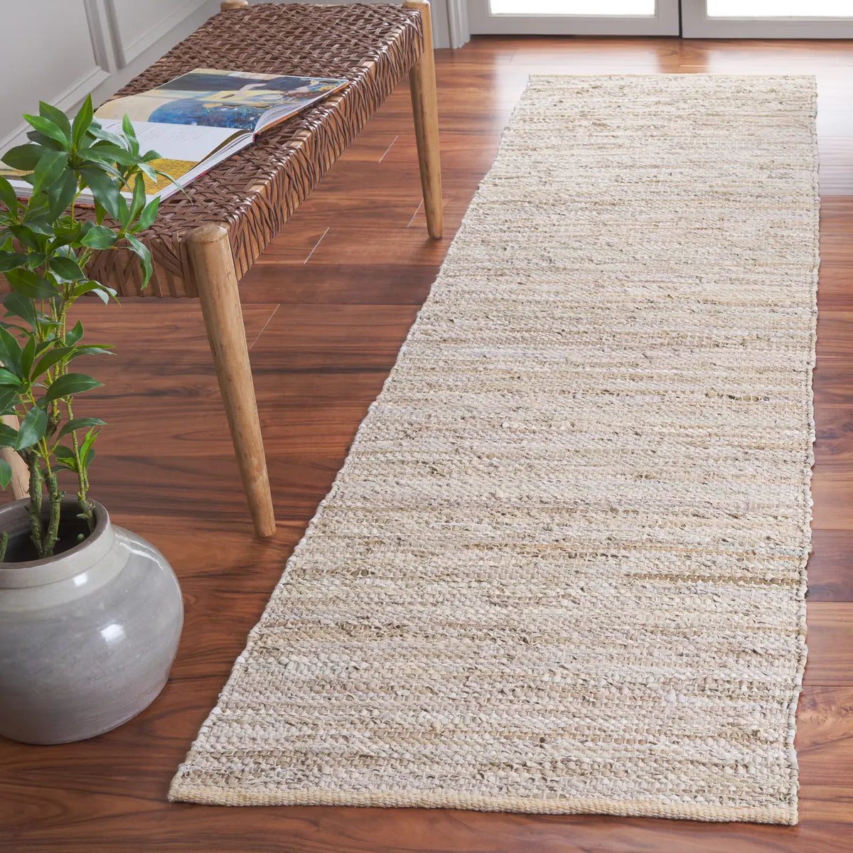 Safavieh Vintage Leather 2'-3" x 6'-0" Rug in Beige