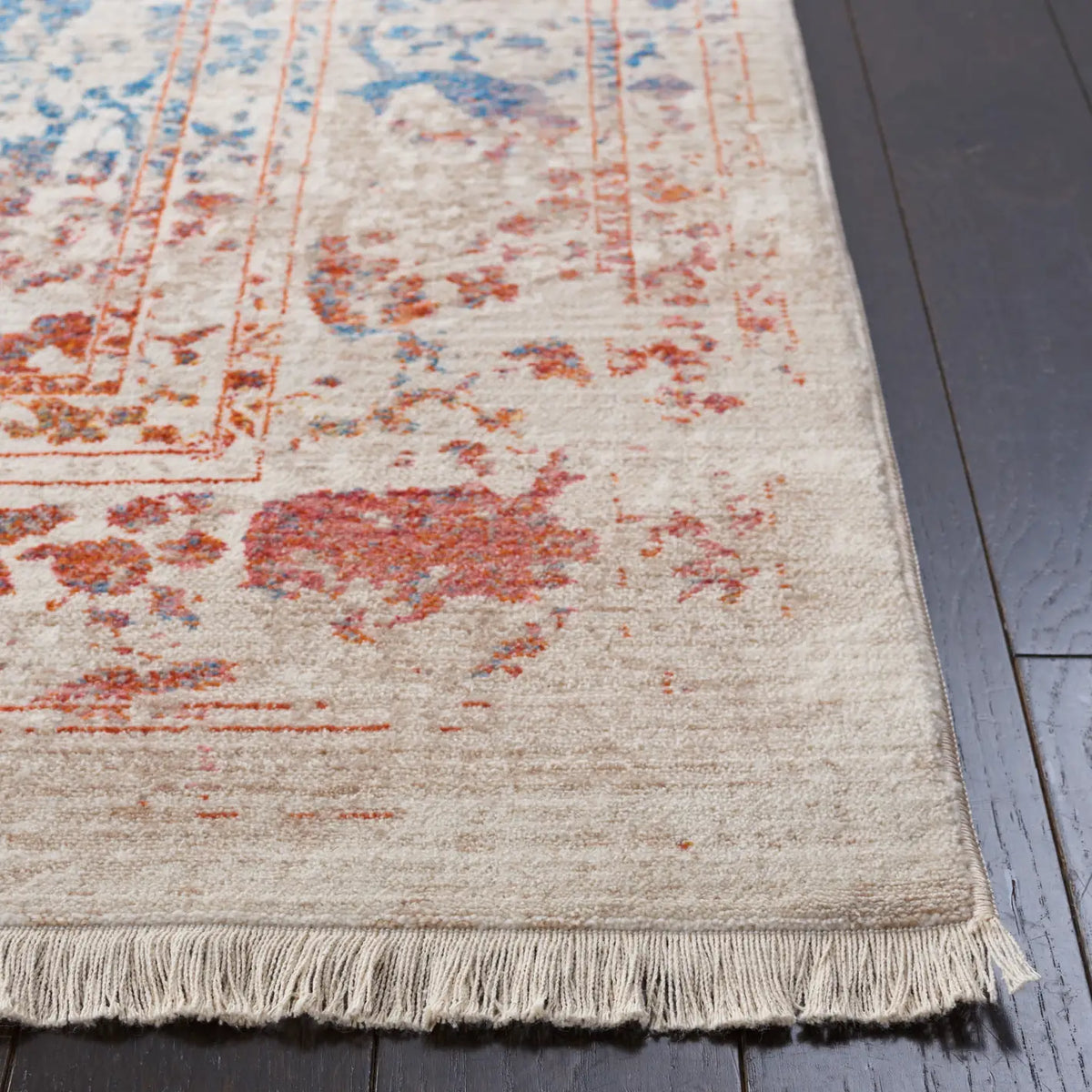 Safavieh Vintage Persian 4'-0" x 6'-0" Rug in Light Grey / Multi