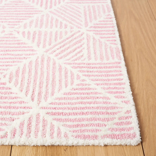 Safavieh Abstract 4'-0" x 6'-0" Rug in Pink / Ivory