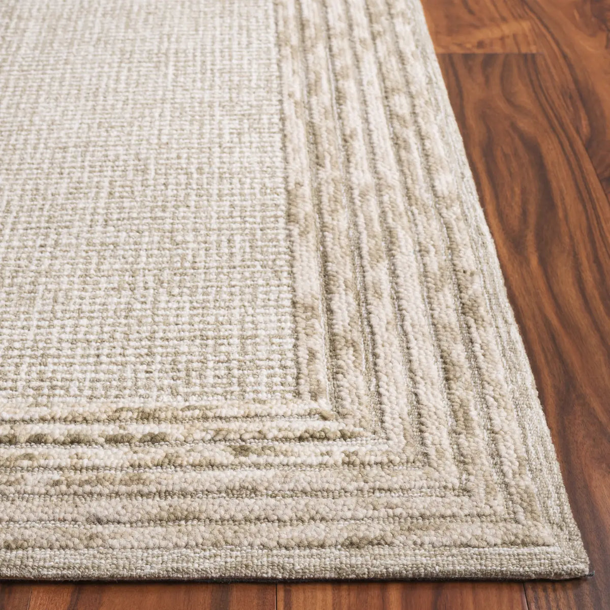 Safavieh Ebony 4'-0" x 6'-0" Rug in Light Green / Beige