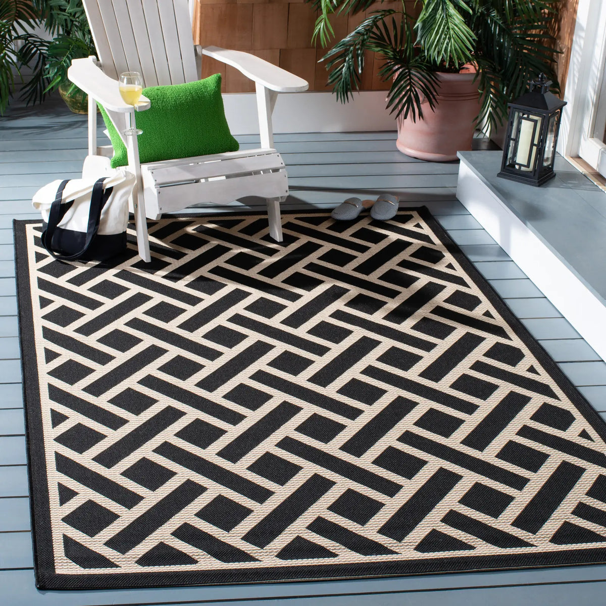 Safavieh Courtyard 5'-3" x 7'-7" Rug in Black / Light Beige