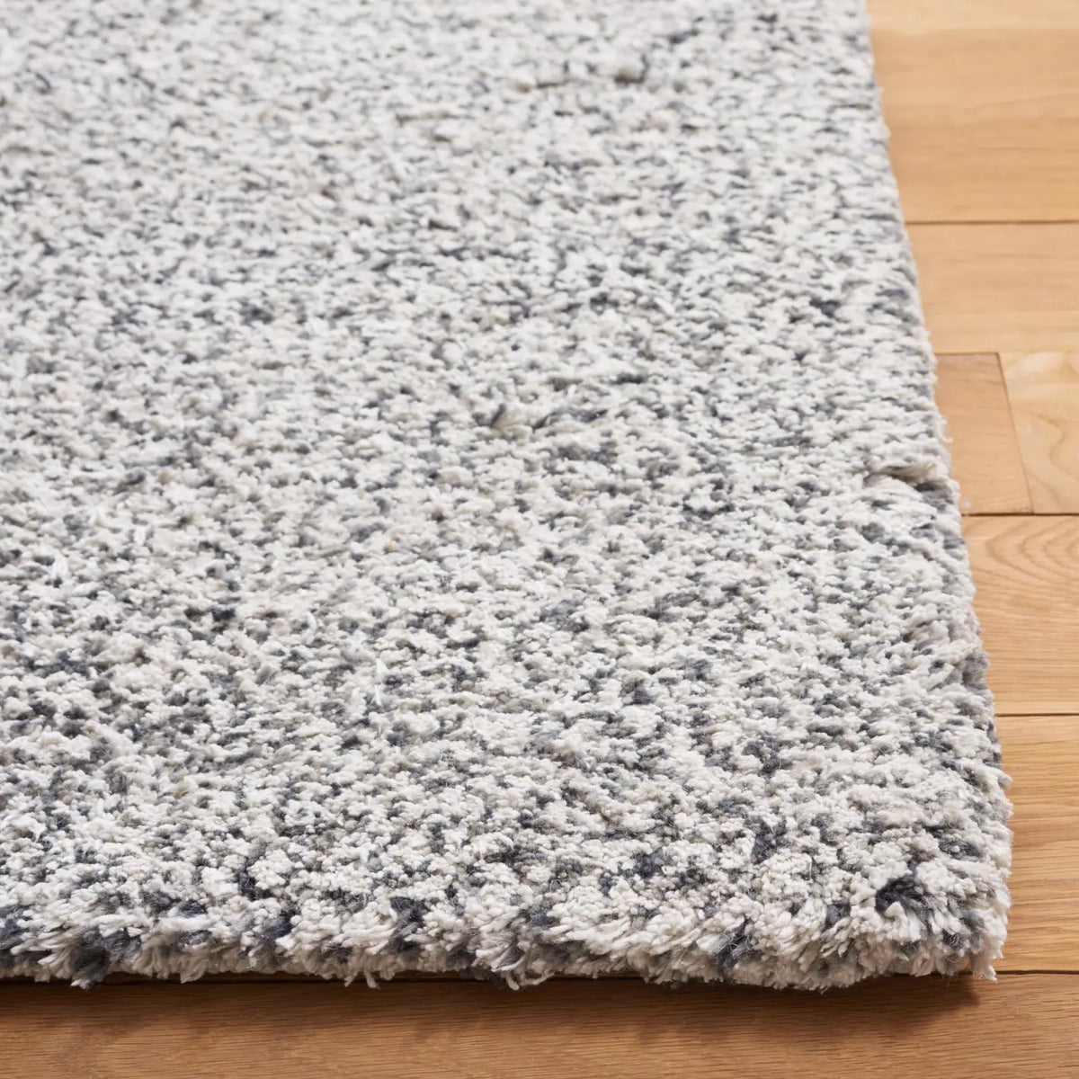 Safavieh Berber 4'-0" x 6'-0" Rug in Ivory / Dark Grey