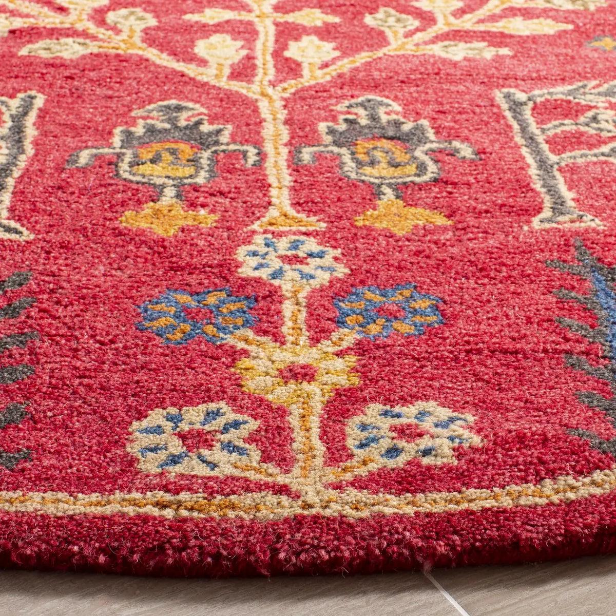 Safavieh Heritage 6'-0" x 6'-0" Rug in Red / Multi