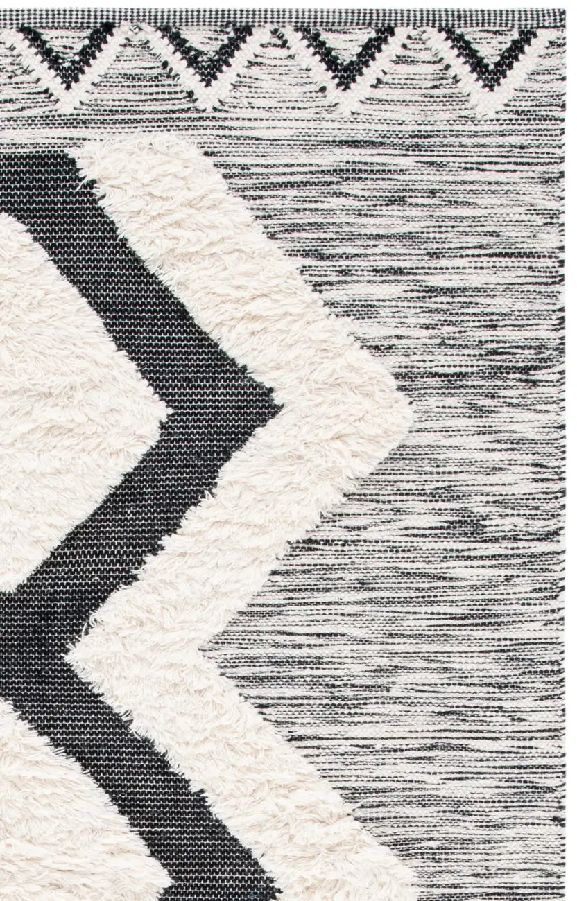 Safavieh Kenya 6'-0" x 9'-0" Rug in Ivory / Black