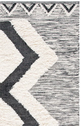 Safavieh Kenya 6'-0" x 9'-0" Rug in Ivory / Black