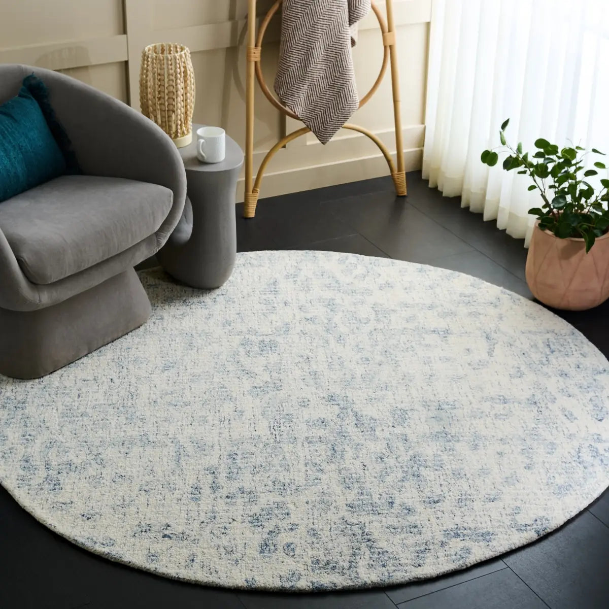 Safavieh Ebony 6'-0" x 6'-0" Rug in Ivory / Blue