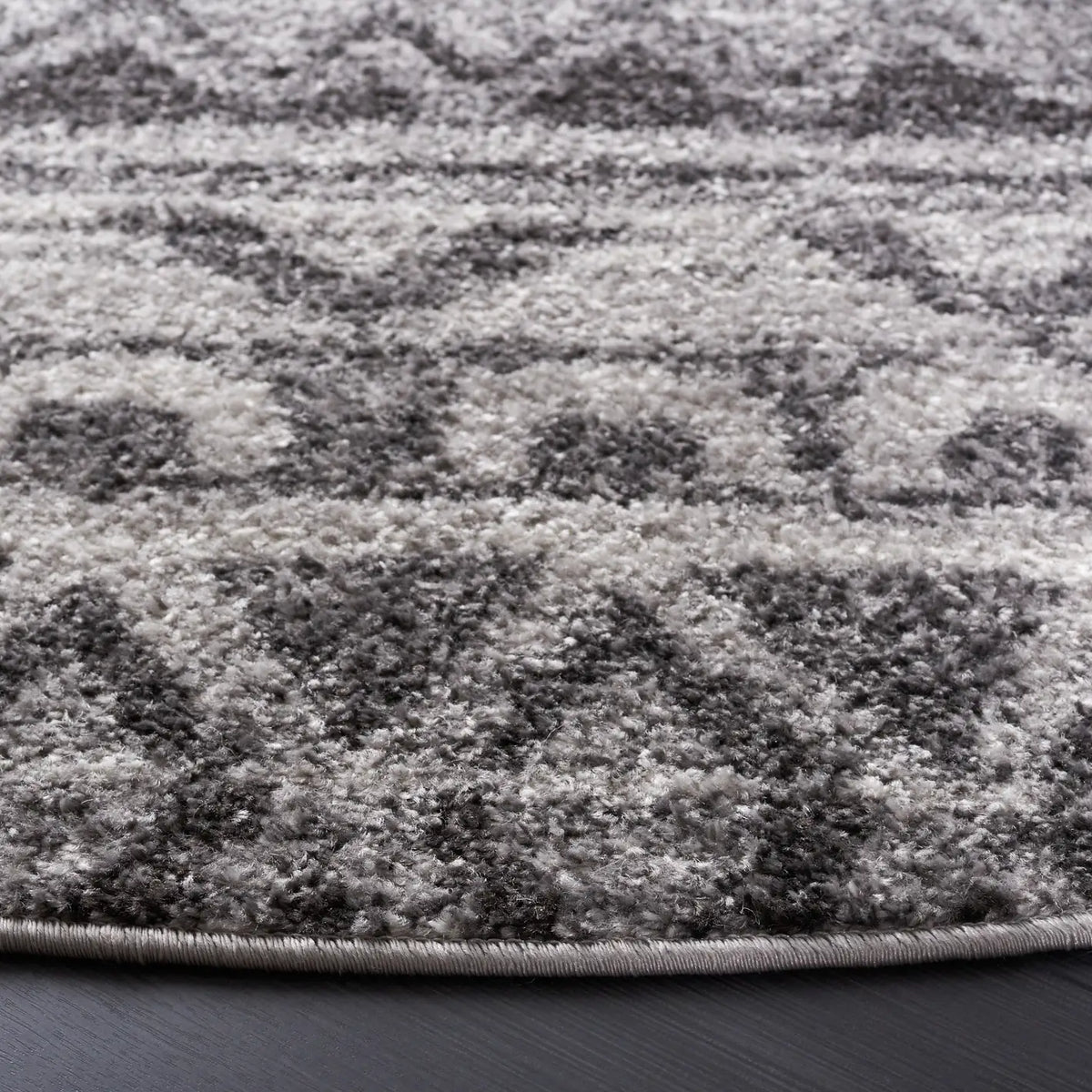 Safavieh Adirondack 6'-0" x 6'-0" Rug in Ivory / Charcoal