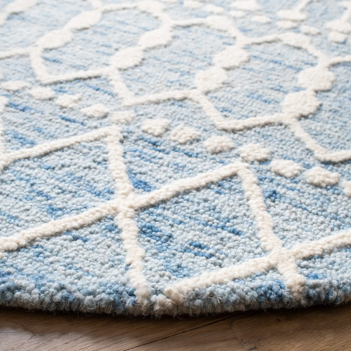 Safavieh Blossom 6'-0" x 6'-0" Rug in Blue / Ivory