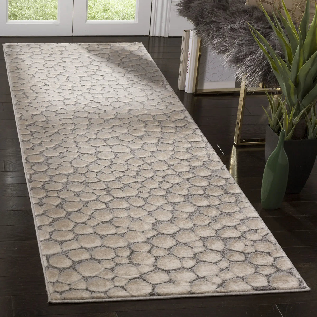 Safavieh Meadow 100 2'-7" x 8'-0" Rug in Beige