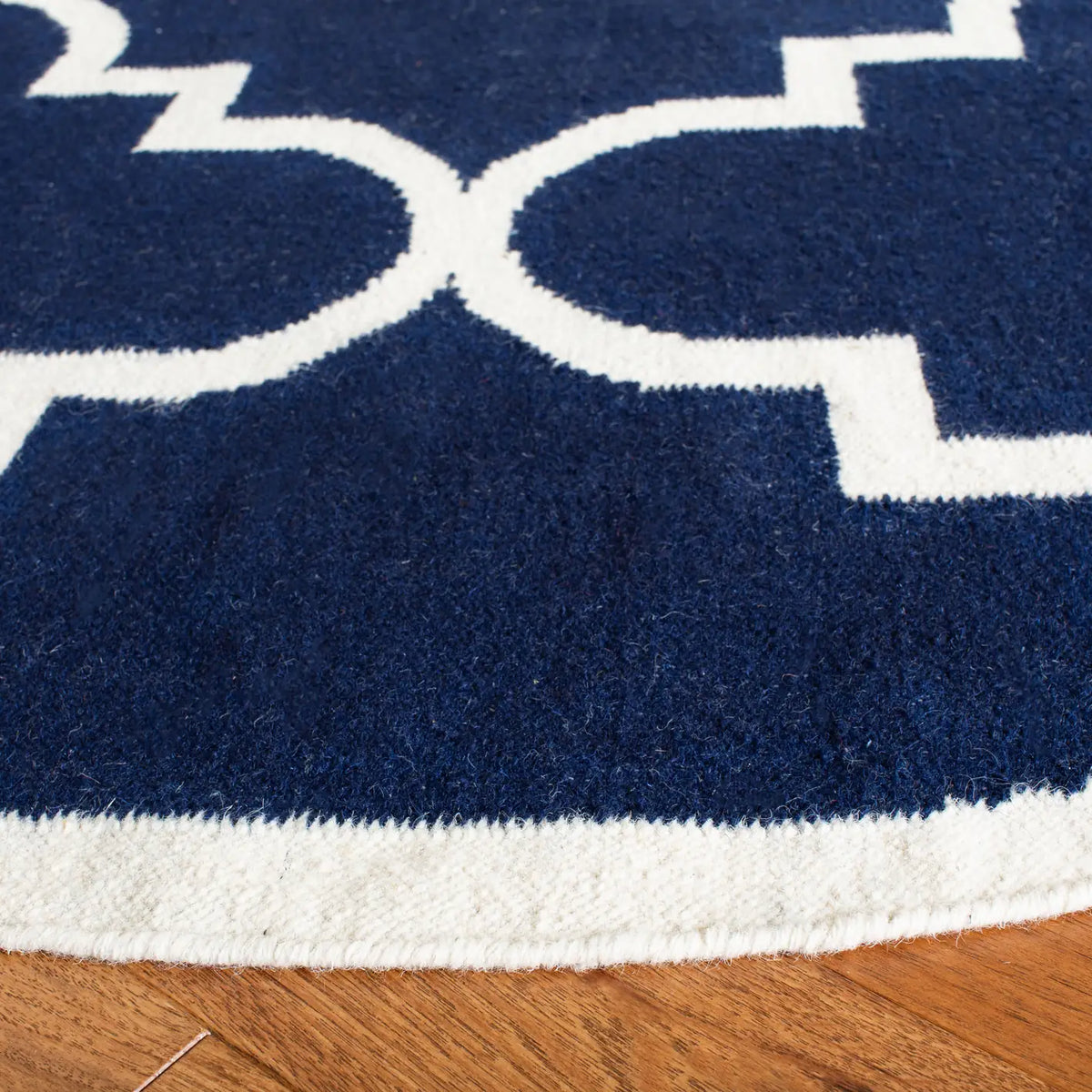 Safavieh Dhurries 6'-0" x 6'-0" Rug in Navy / Ivory