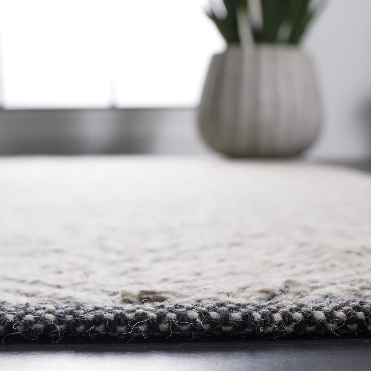 Safavieh Kilim 5'-0" x 8'-0" Rug in Grey / Beige