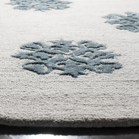 Safavieh Soho 6'-0" x 6'-0" Rug in Ivory / Light Blue