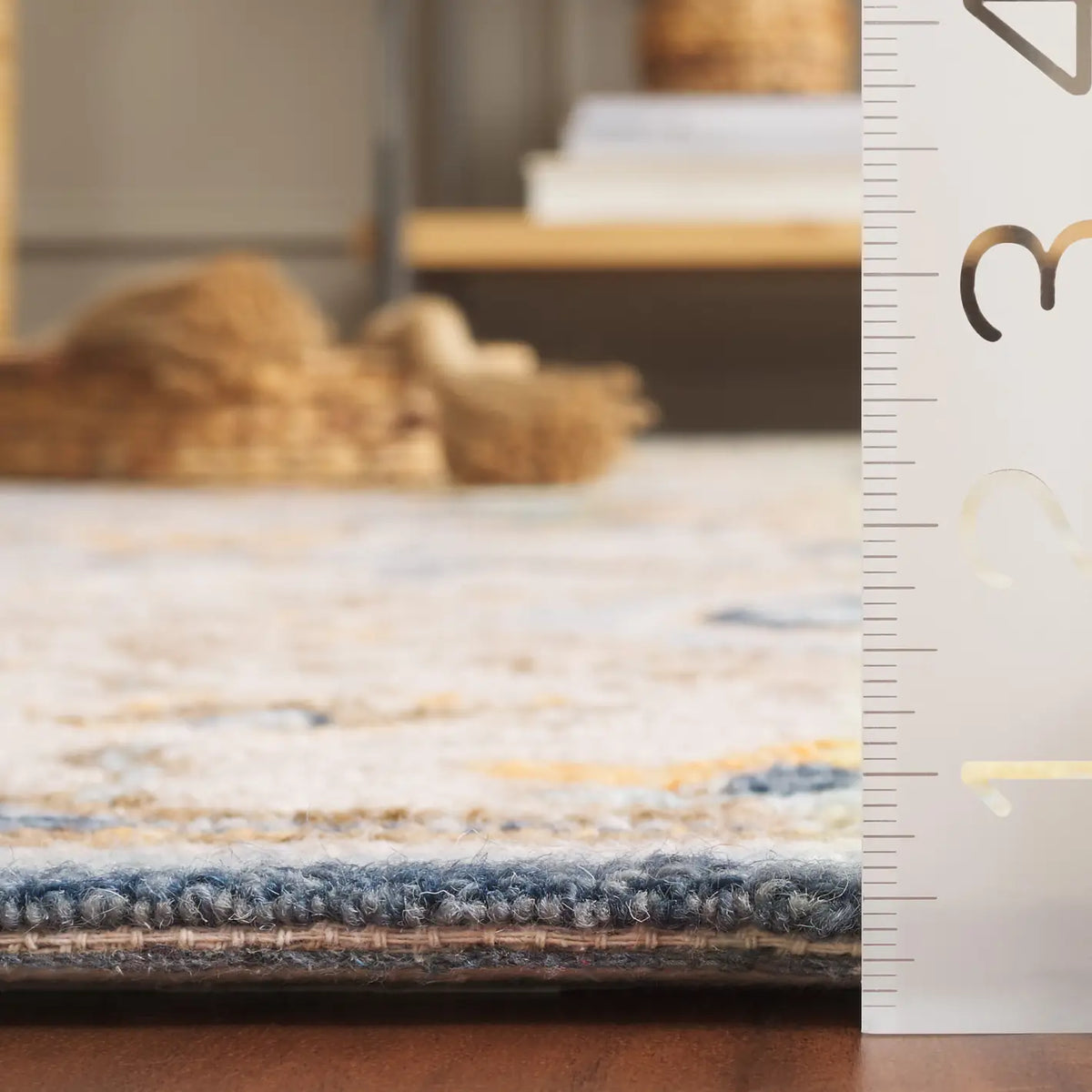 Safavieh Metro 4'-0" x 6'-0" Rug in Beige / Grey