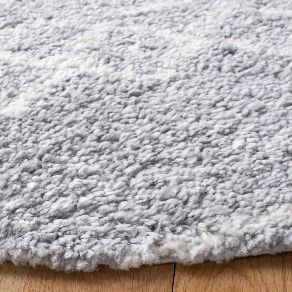 Safavieh Parma Shag 6'-7" x 6'-7" Rug in Grey / Ivory