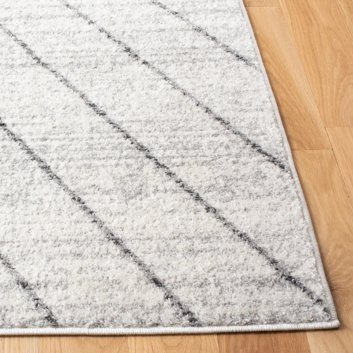 Safavieh Adirondack 4'-0" x 6'-0" Rug in Ivory / Dark Grey