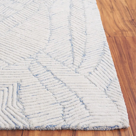 Safavieh Ebony 4'-0" x 6'-0" Rug in Blue / Ivory