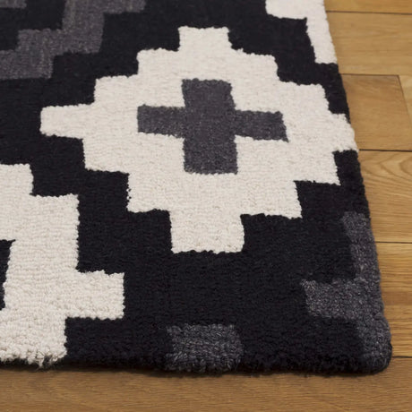 Safavieh Metro 4'-0" x 6'-0" Rug in Black / Ivory