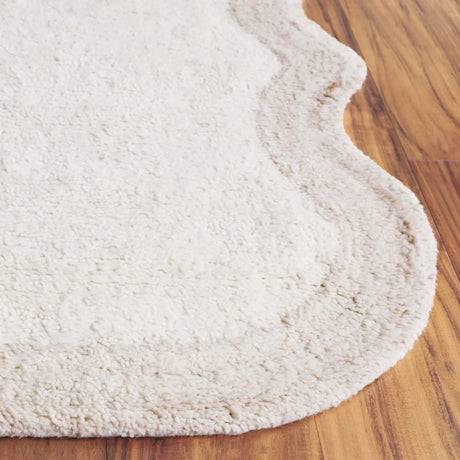 Safavieh Vermont 4'-0" x 6'-0" Rug in Ivory