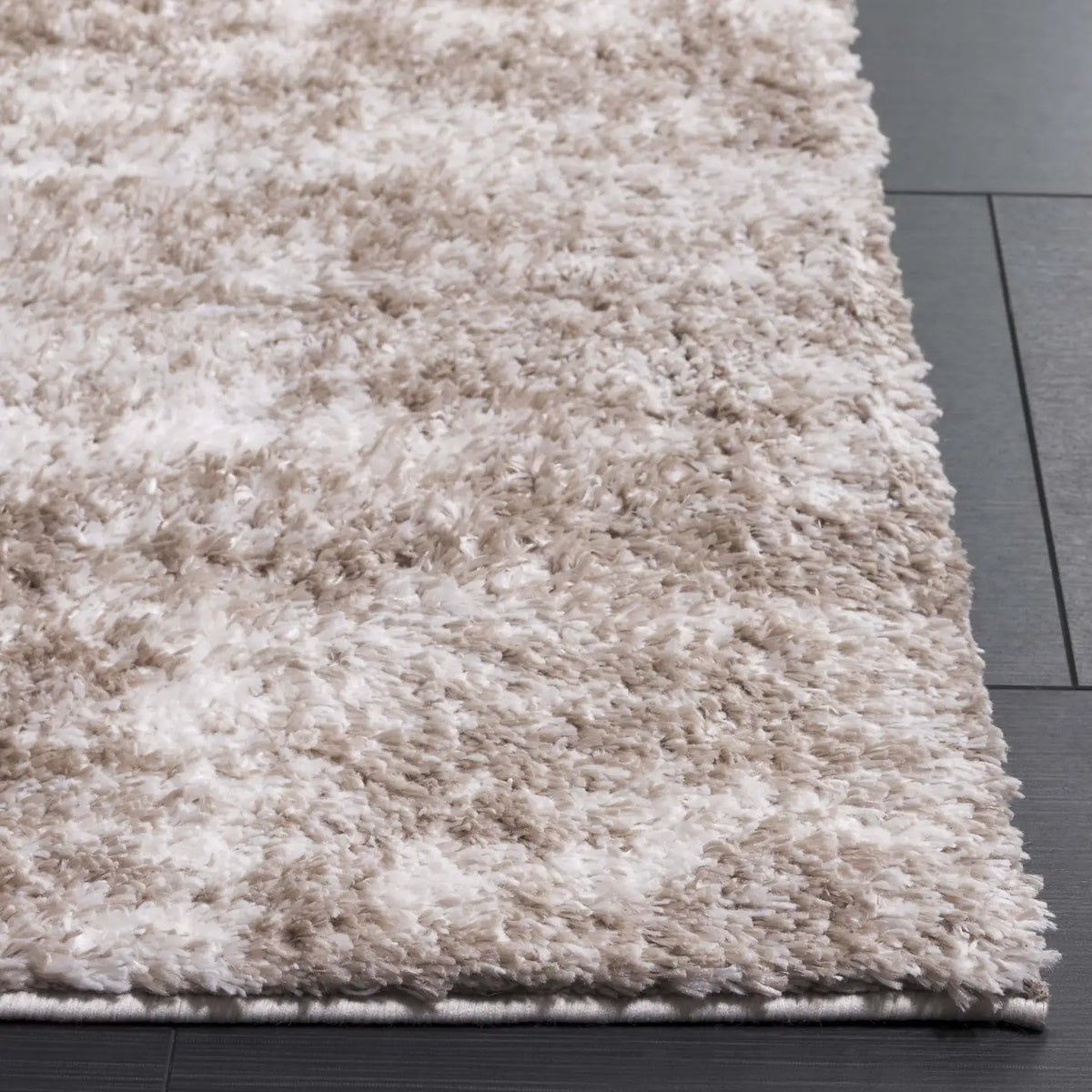 Safavieh Penelope Shag 4'-0" x 6'-0" Rug in Taupe / Ivory