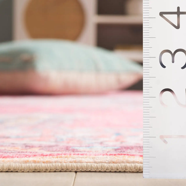 Safavieh Arizona 4'-0" x 6'-0" Rug in Pink / Beige