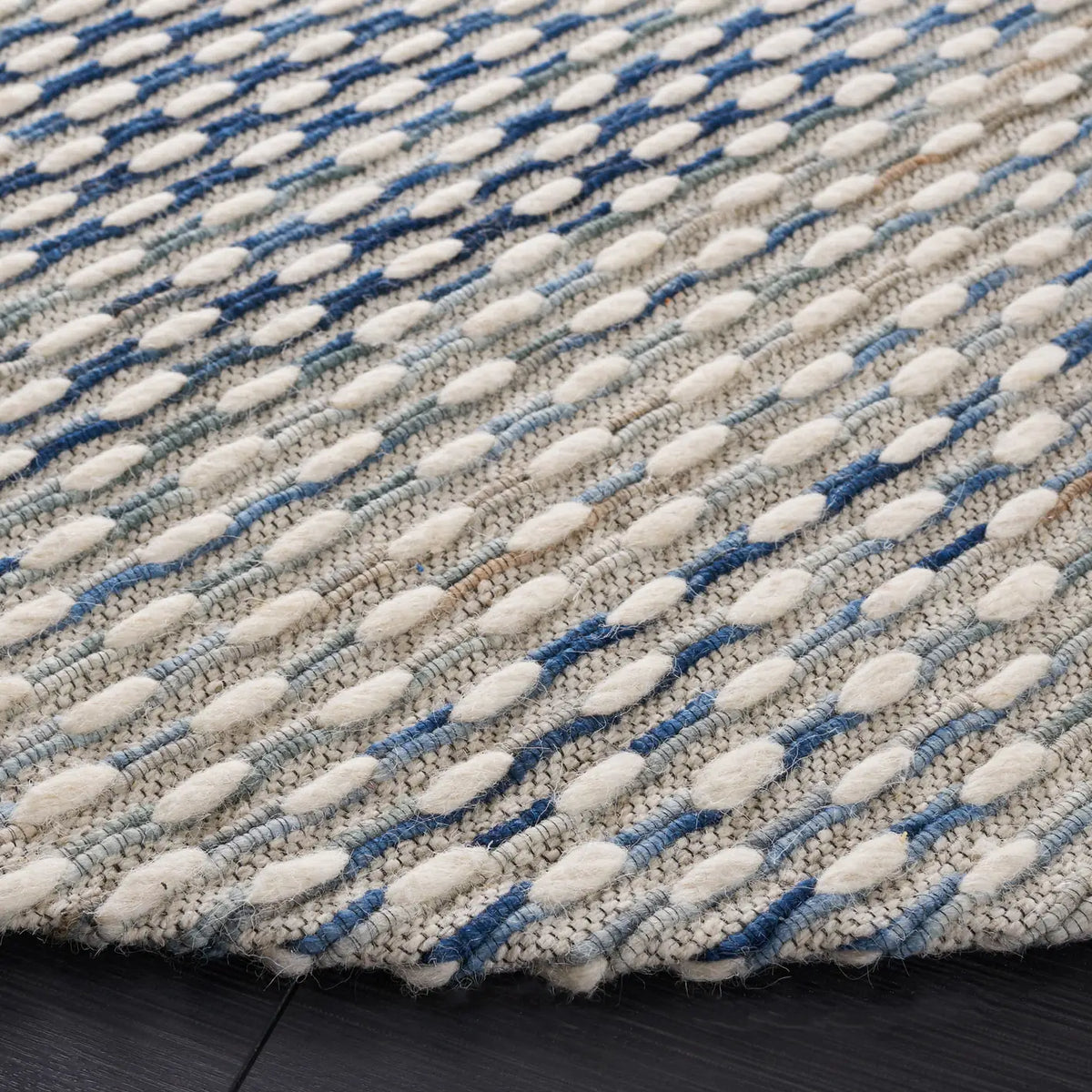 Safavieh Marbella 6'-0" x 6'-0" Rug in White / Navy