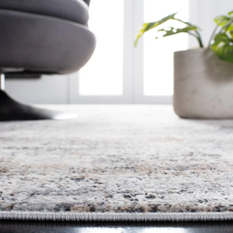 Safavieh Amelia 4'-5" x 6'-5" Rug in Grey / Gold