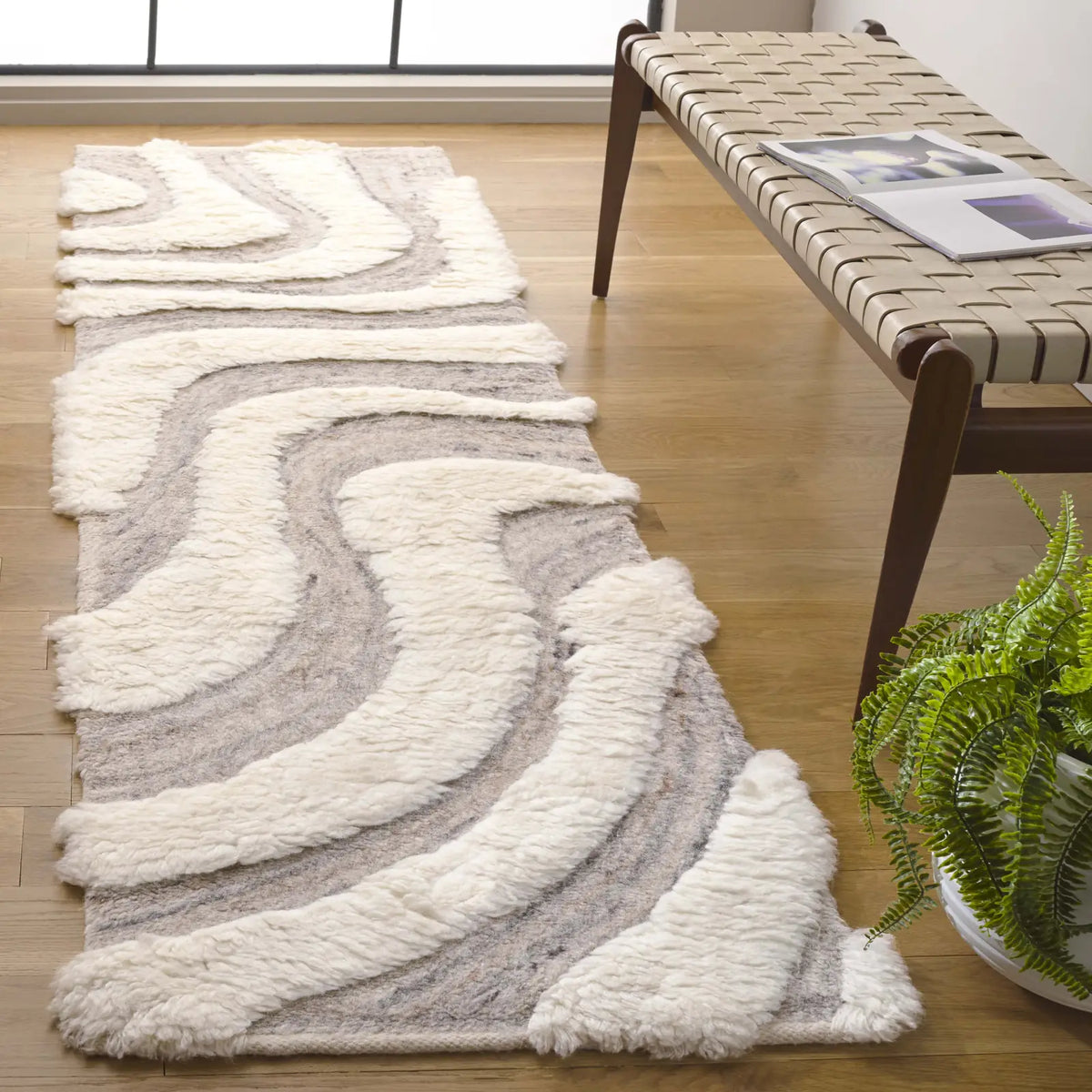 Safavieh Casablanca 2'-3" x 8'-0" Rug in Ivory / Beige
