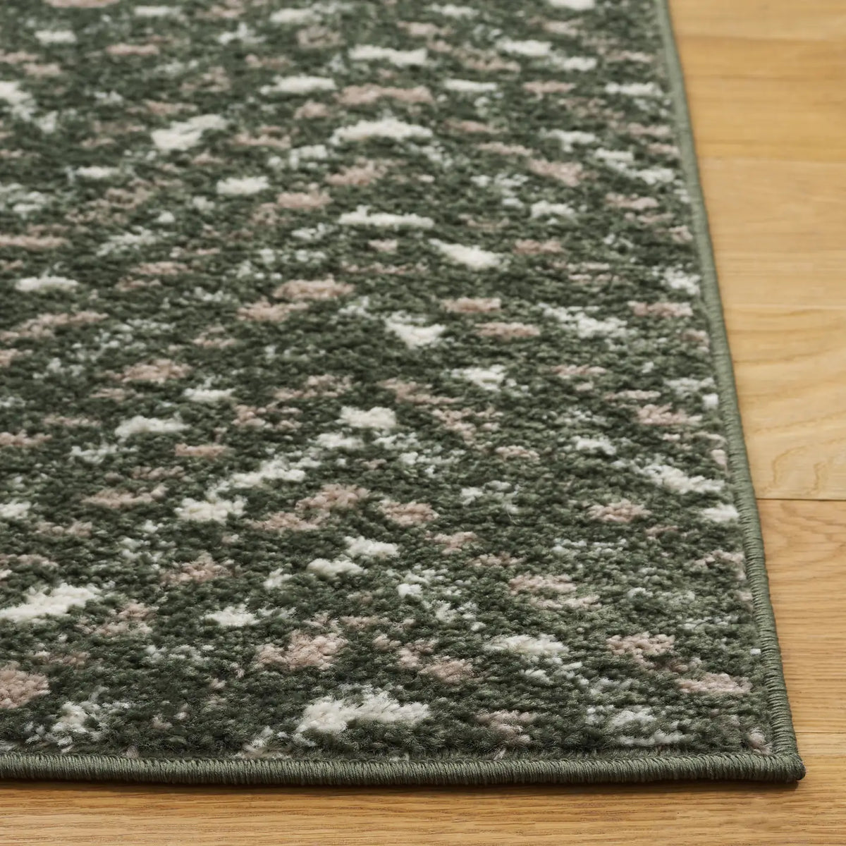 Safavieh Adirondack 4'-0" x 6'-0" Rug in Dark Green / Ivory