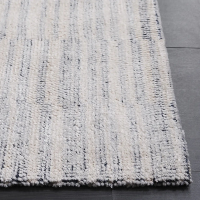 Safavieh Restoration Vintage 4'-0" x 6'-0" Rug in Navy / Ivory
