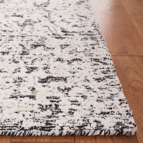 Safavieh Metro 4'-0" x 6'-0" Rug in Black / Ivory