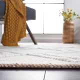 Safavieh Kilim 4'-0" x 6'-0" Rug in Natural / Ivory