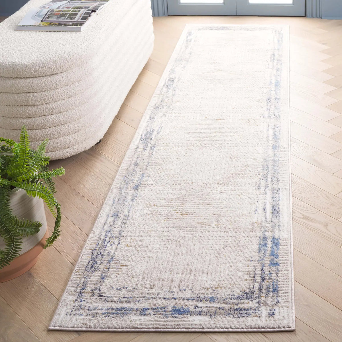 Safavieh Prestige 2'-0" x 7'-0" Rug in Ivory / Blue