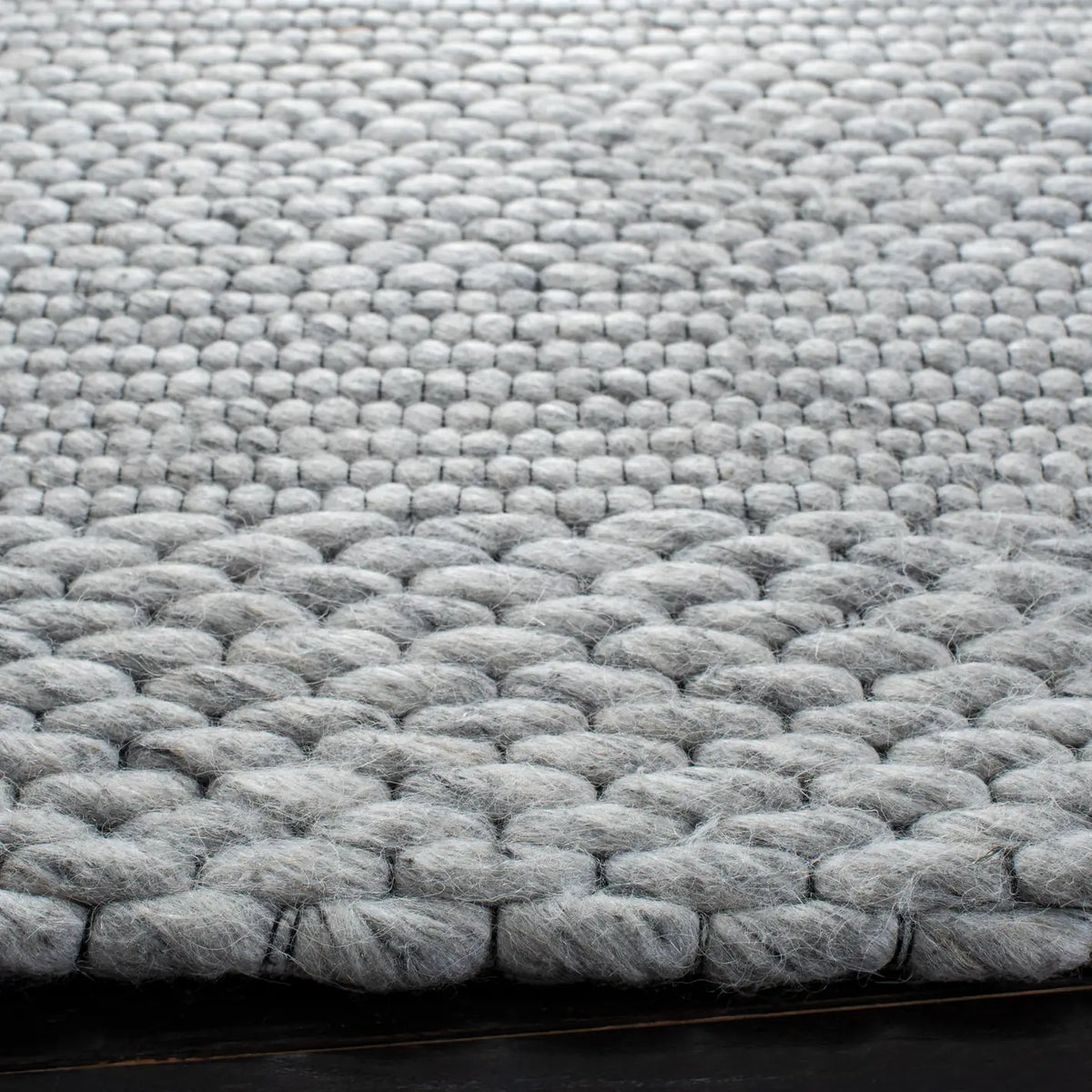 Safavieh Marbella 7'-0" x 7'-0" Rug in Silver / Grey