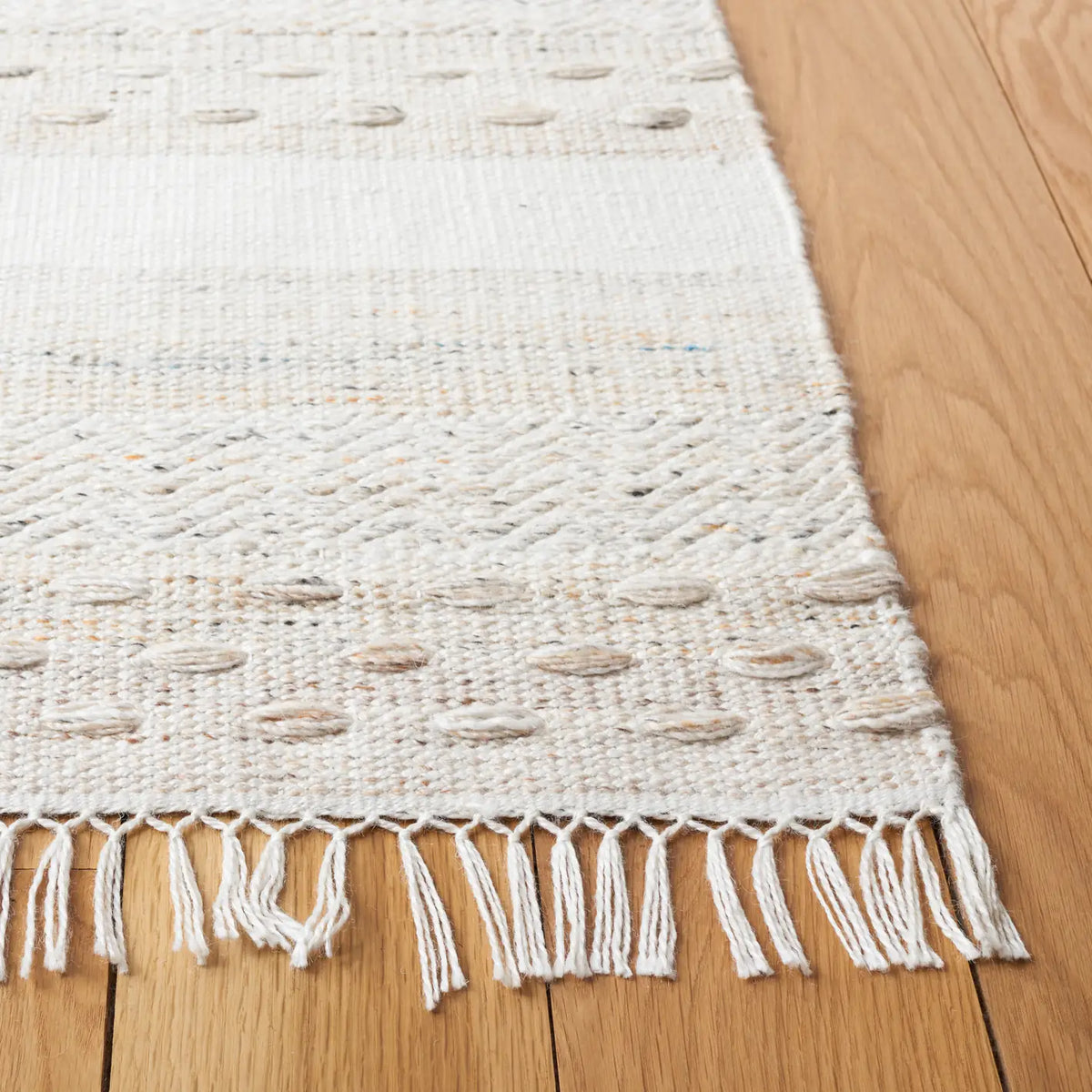 Safavieh Striped Kilim 4'-0" x 6'-0" Rug in Beige / Ivory