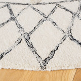 Safavieh Casablanca 6'-0" x 6'-0" Rug in Ivory / Black