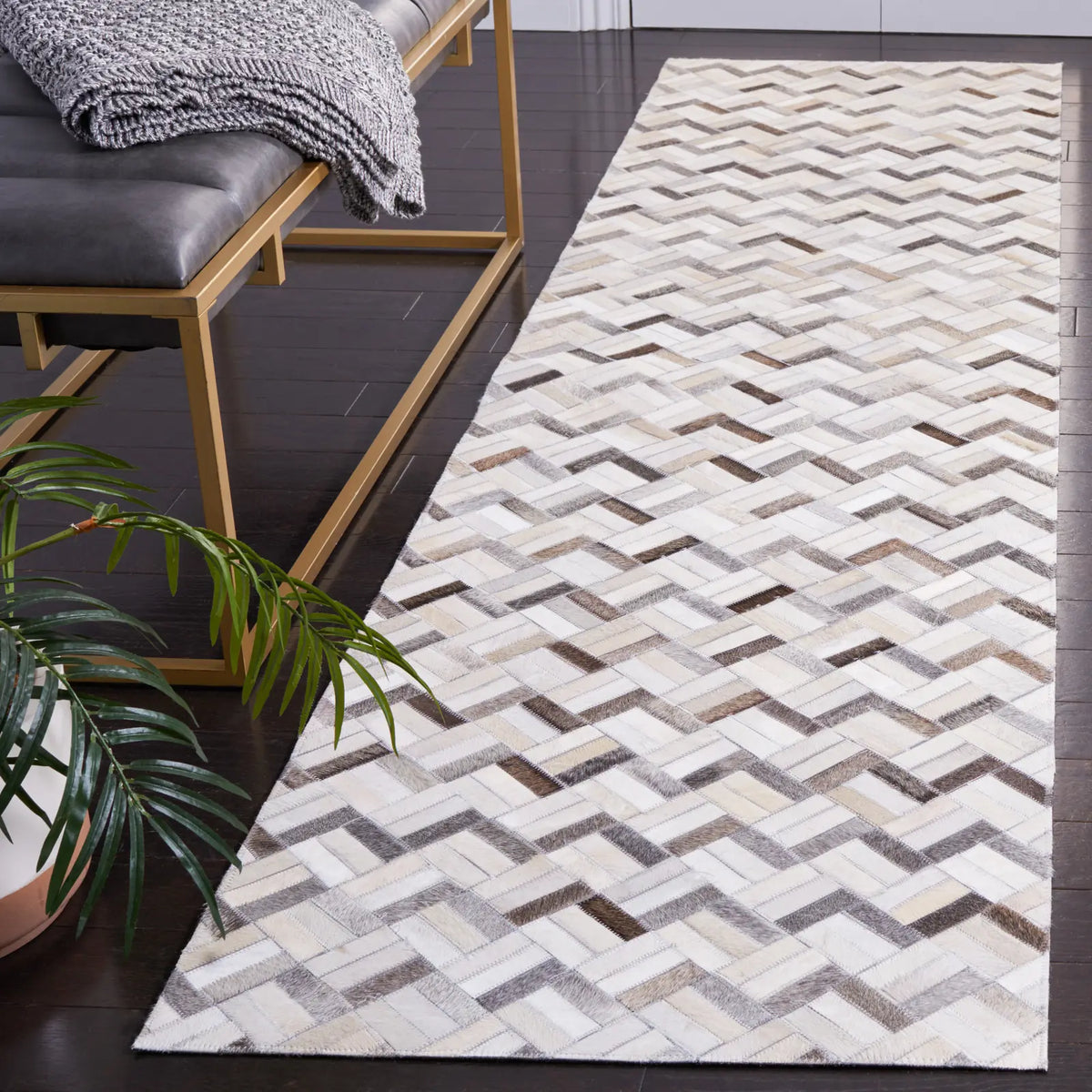 Safavieh Studio Leather 2'-3" x 9'-0" Rug in Black / Grey