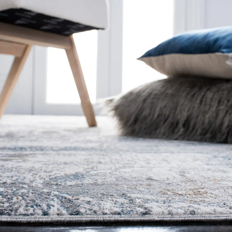 Safavieh Sonoma 4'-5" x 6'-5" Rug in Ivory / Light Blue